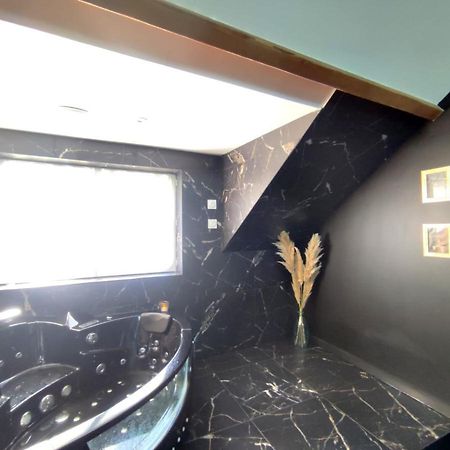 Love Room A มงตาร์ฌี ภายนอก รูปภาพ